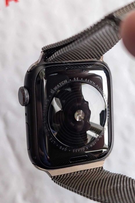 Доступні все працює  Apple Watch SE 44 Space Gray 87%