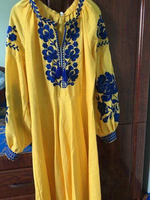 Продаю вишите плаття