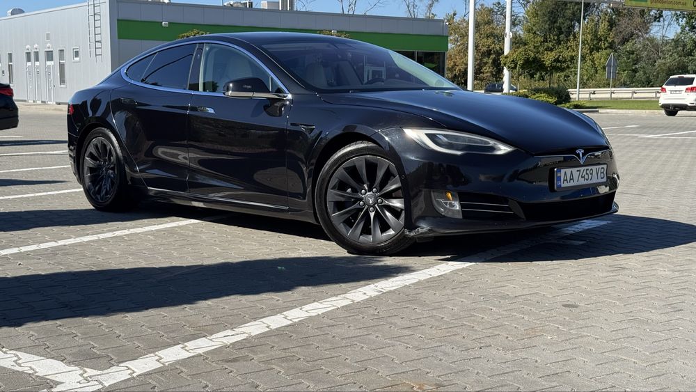 Tesla model S 100D, 2018 року(Тесла модель S) повний привід,  красивого чорного кольору
