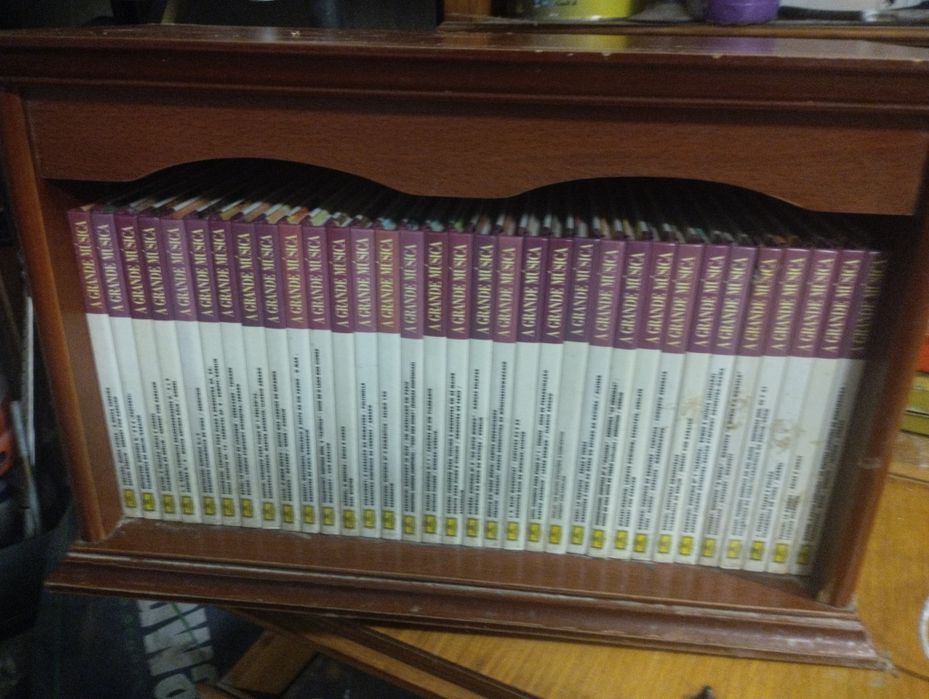 Coleção livros com CD e móvel musica clássica