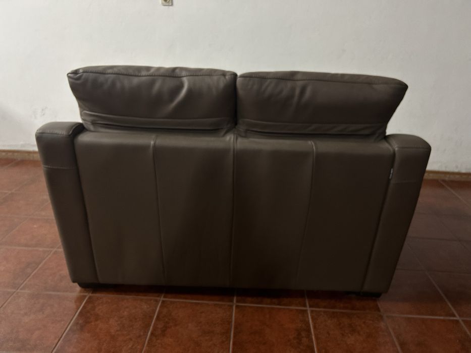 Sofa de 2 lugares pele