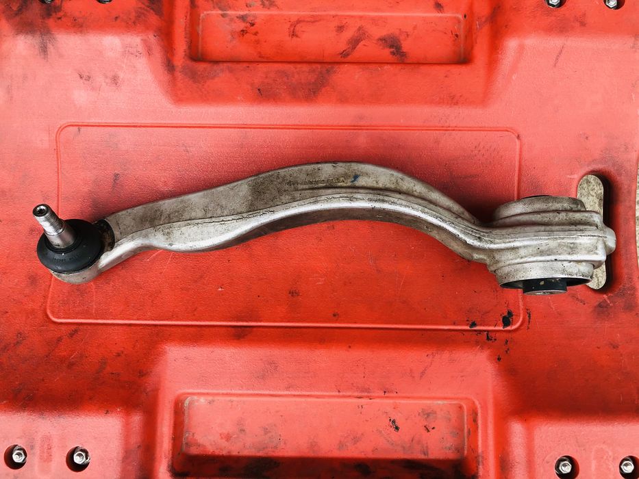 Ричаг підвіски Мерседес Mercedes CLS C218/X218 правий передній нижній