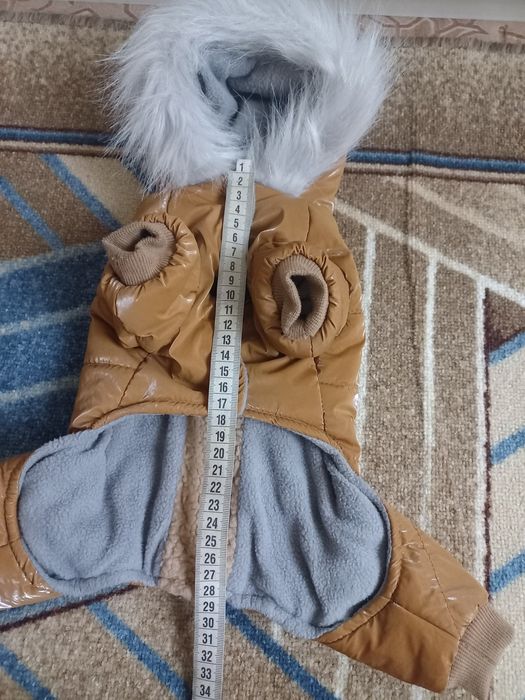 Продам зимовий комбінезон для маленької собачки.