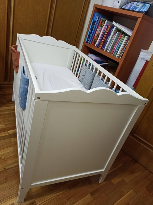 Berço IKEA branco + colchão + proteções