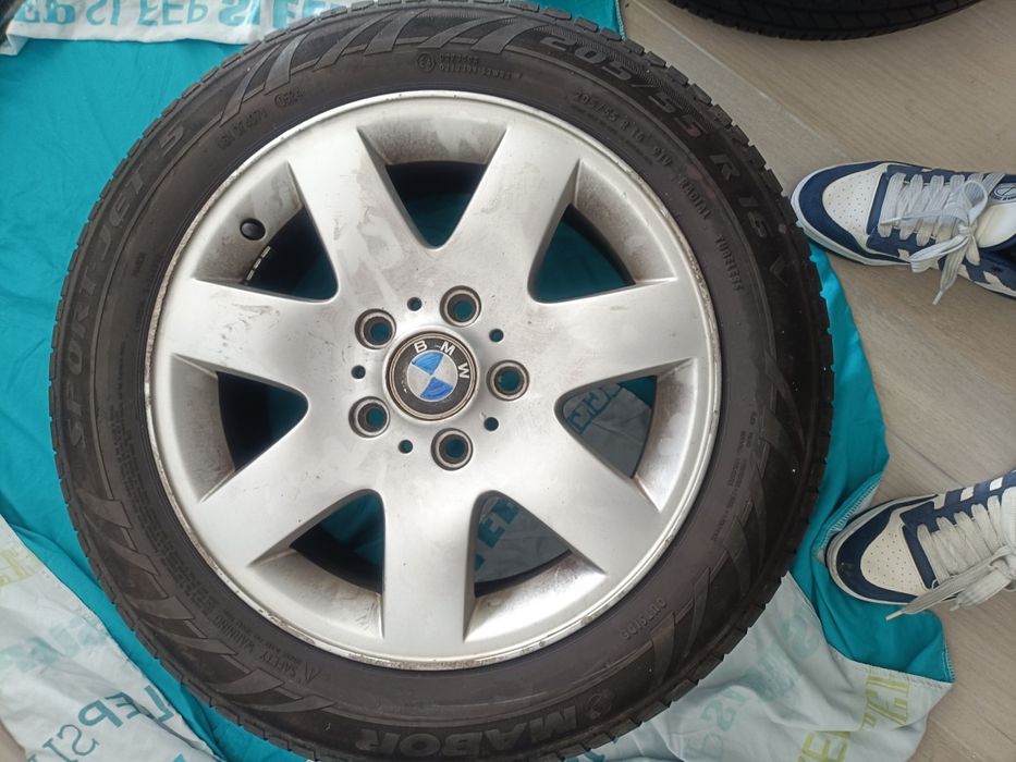 Vendo conjunto de jantes BMW originais de 16 polegadas