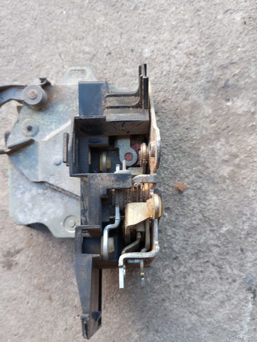 Замок двери задний левый BMW e39,e38