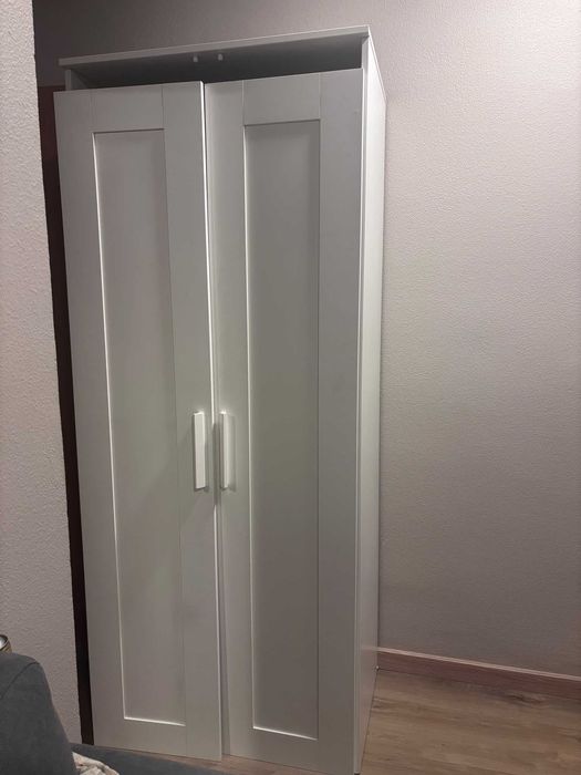 Roupeiro usado Brimnes ikea