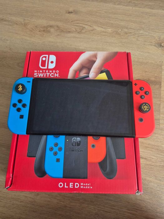 Konsola Nintendo Switch OLED + Pro Kontroler + akcesoria