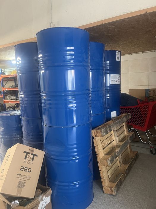 Dá se tambores vazios . Capacidade 200 lts  em óptimo estado