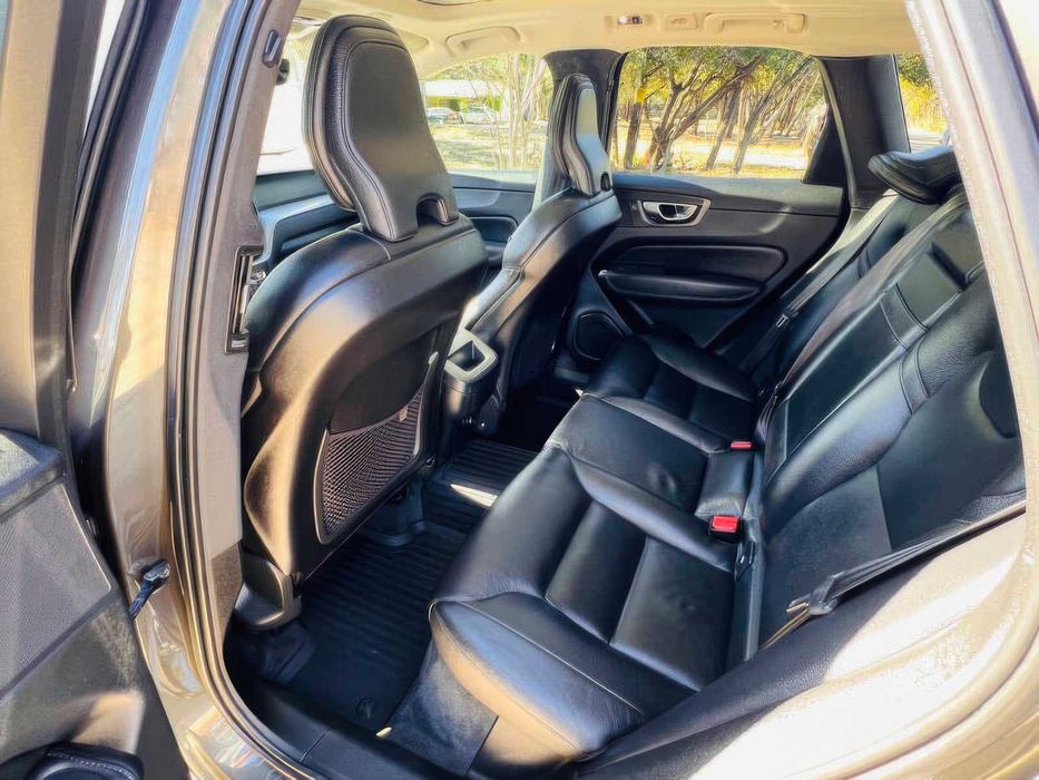 Volvo XC60      2020