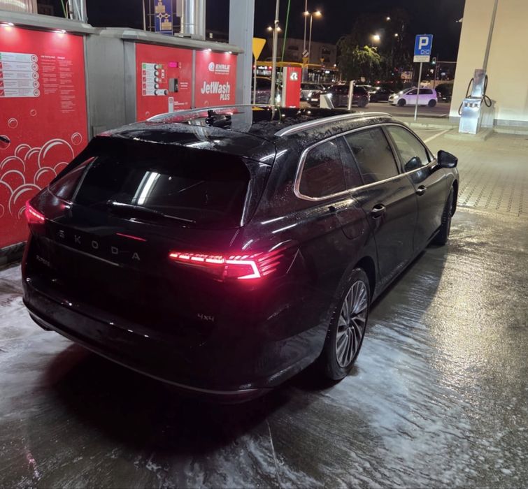 Wynajem Skoda Superb 2.0 TDI Combi