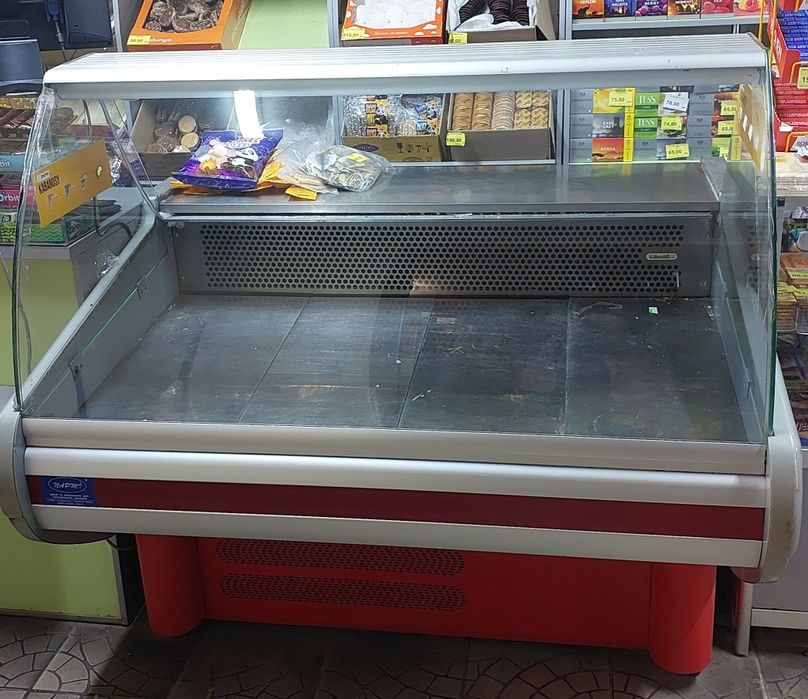 Продаються 2 ві холодильні вітрини  б.у.  робочі