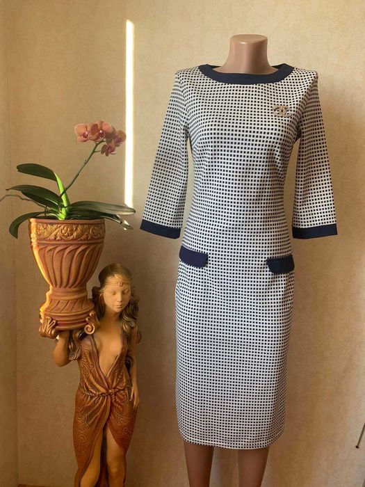 Жіноча, стильна сукня, яка вдало підкреслить вашу індивідуальність.