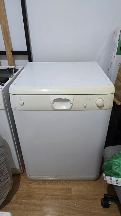 Frigorífico + forno e placa elétrica + máquina de lavar loiça + máquina de lavar roupa