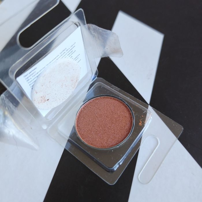 Błyszczący cień do powiek "Sama miękkość" Glamshop