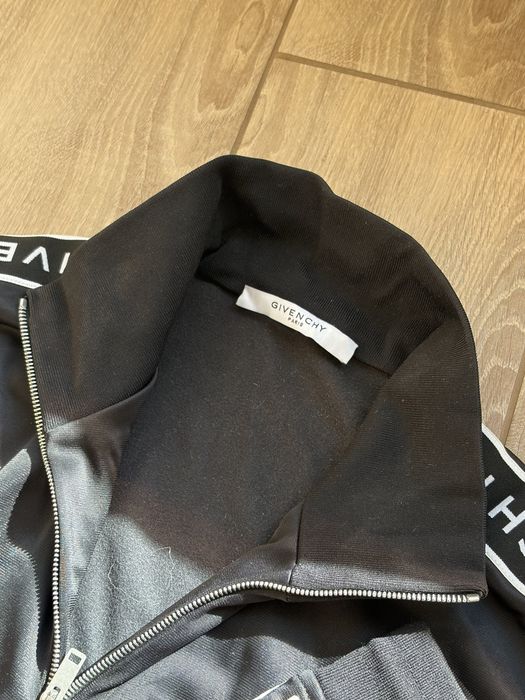 Костюм Givenchy
