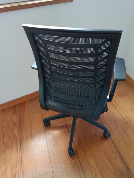 Cadeira de escritório como nova