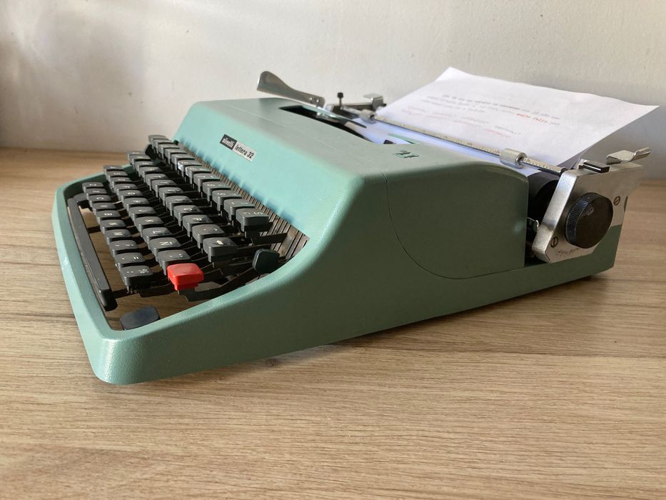 Máquina de escrever  **  Olivetti 32
