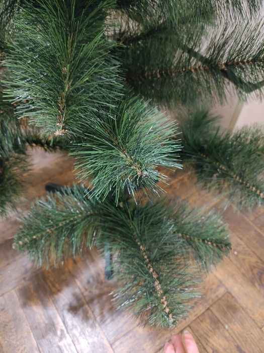 Новая. Новогодняя ёлка. 1м 25см. С подставкой.