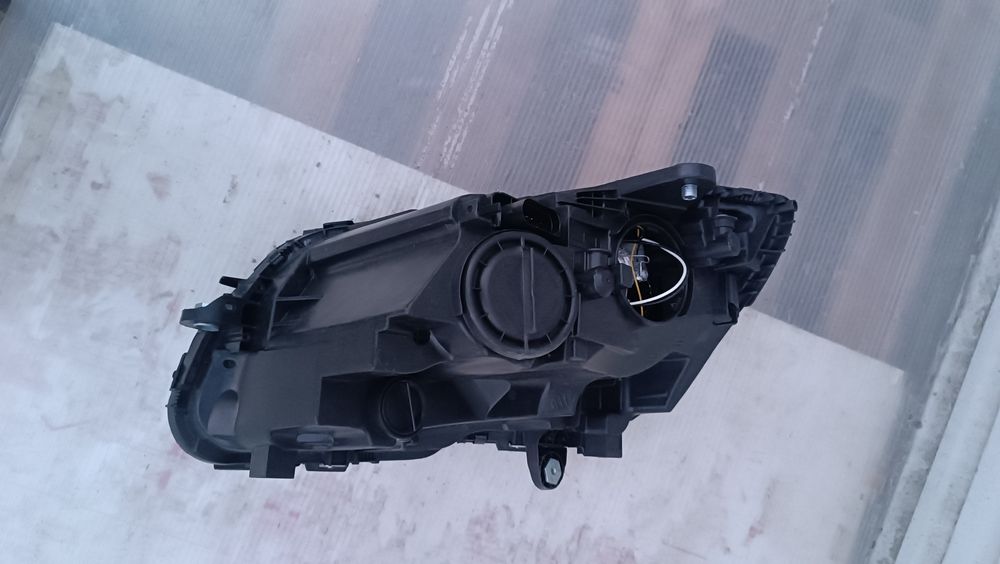 Vendo farol direito de Mercedes W 205 ano 2018/21