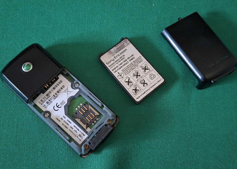 Sony Ericsson T290i + Manuais - Telemovel vintage não funcional