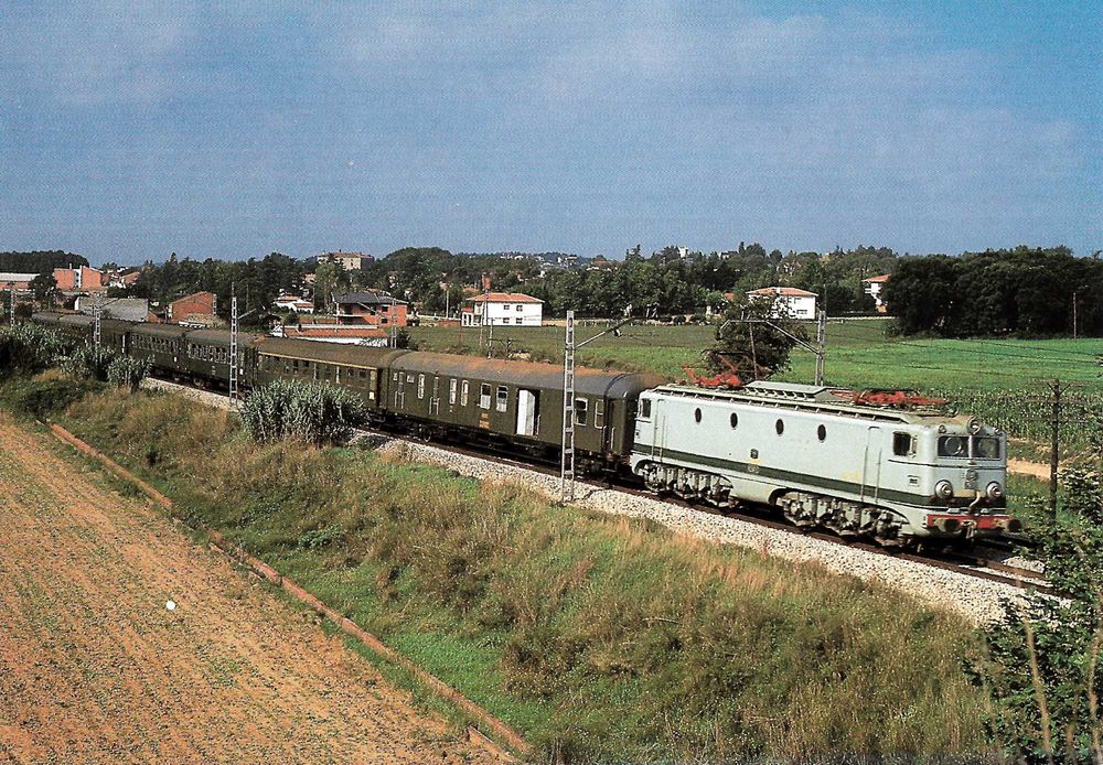 8 postais comboios