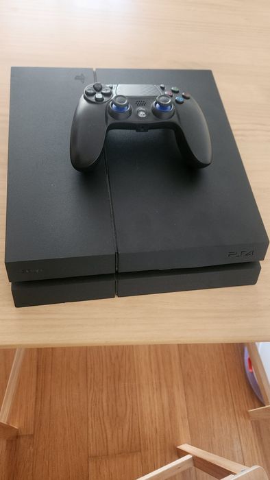 Ps4 usada com comando