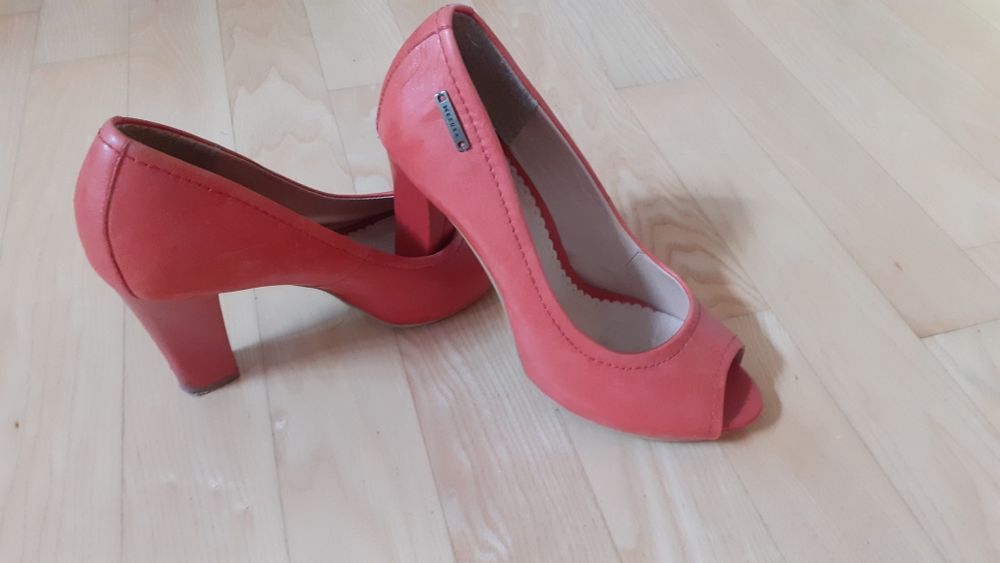 Buty letnie na słupku rozm.38