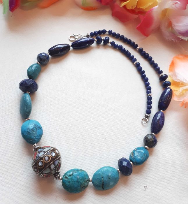 Naszyjnik z turkusów , srebra i kamieni lapis lazuli