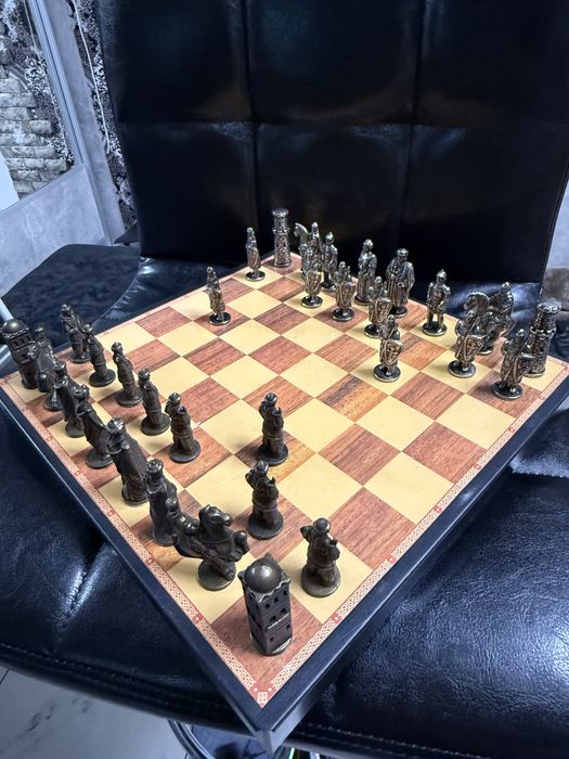 Великі шахи, бронзові шахмати, бронза