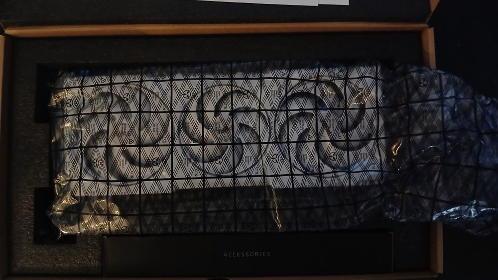 Karta graficzna amd radeon9070 16gb biała