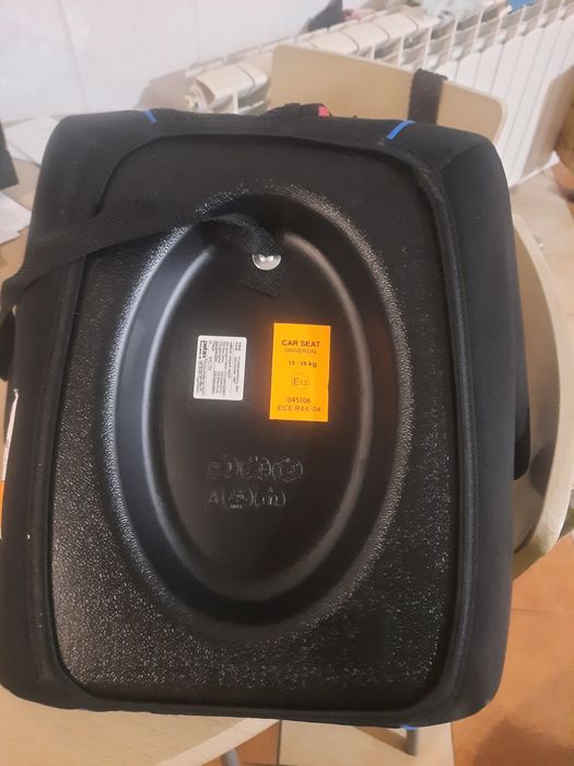 Крісло бустер для їзди дітям в авто