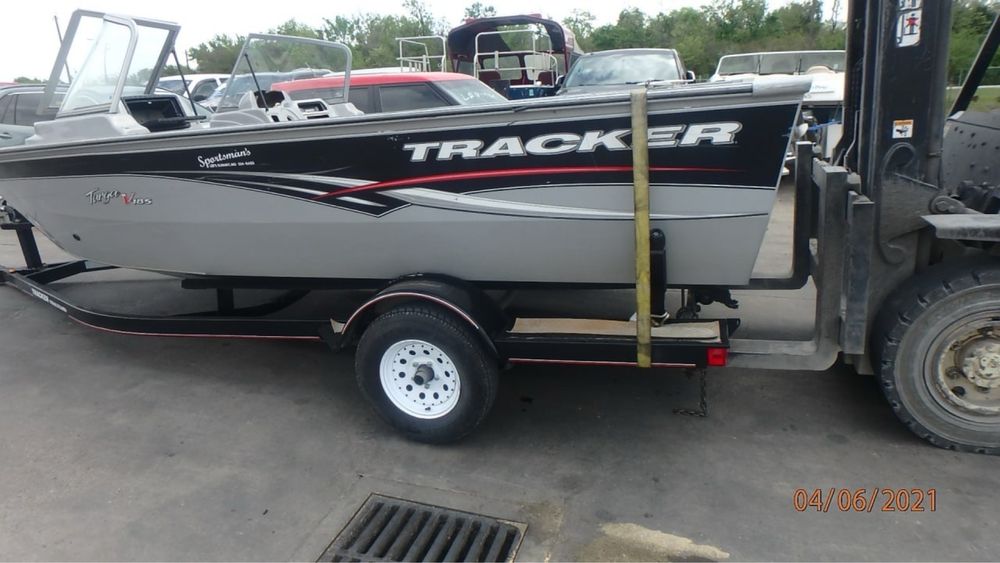 Моторний човен Tracker targa