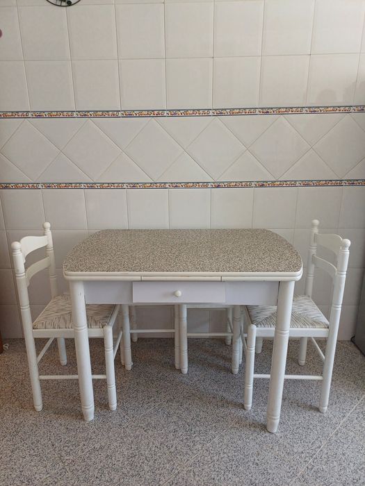 Mesa de cozinha/Cadeiras/Bancos