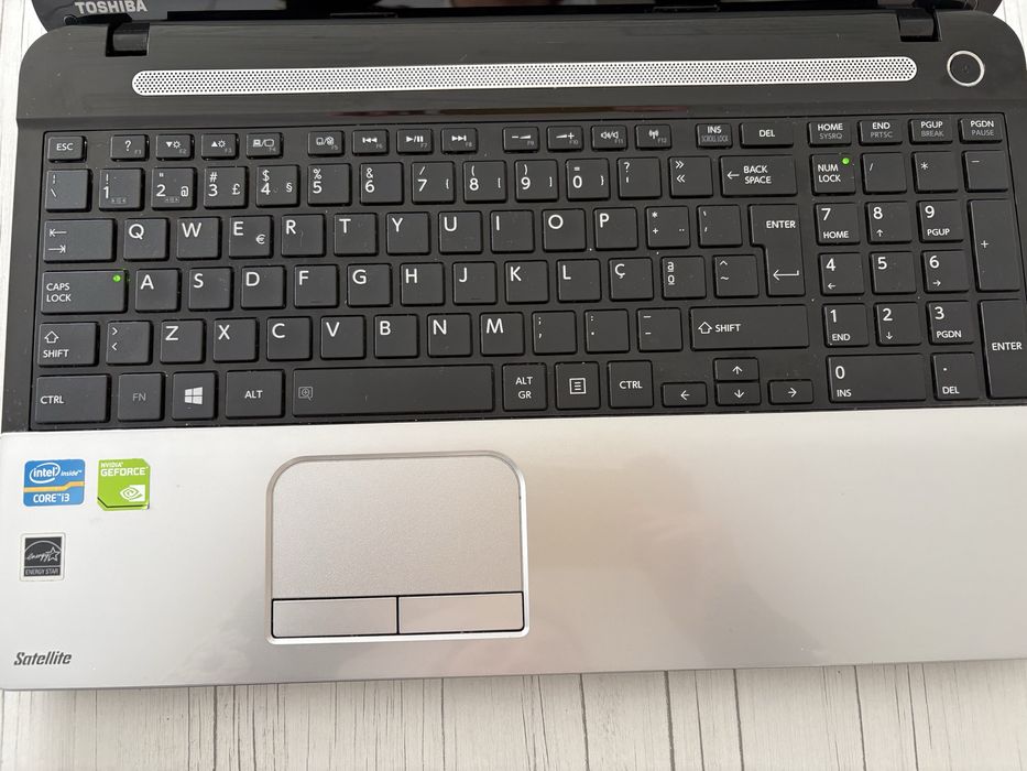 Toshiba i3 + SSD 240GB – Rápido – Ericeira