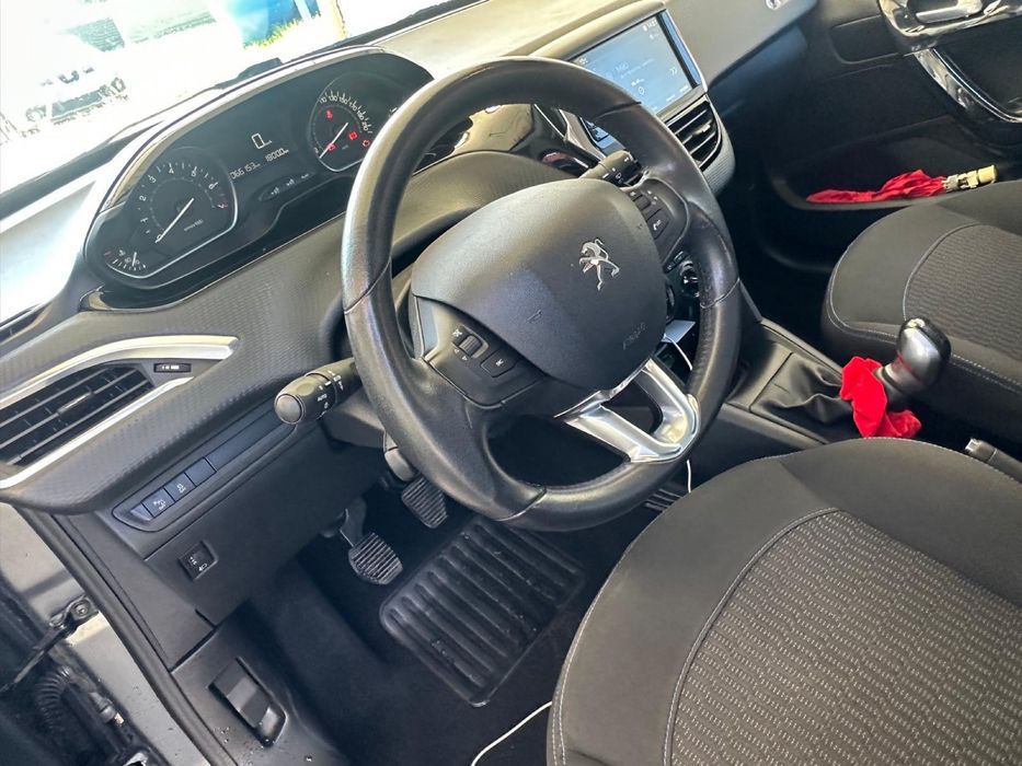 Peugeot 208  1.2