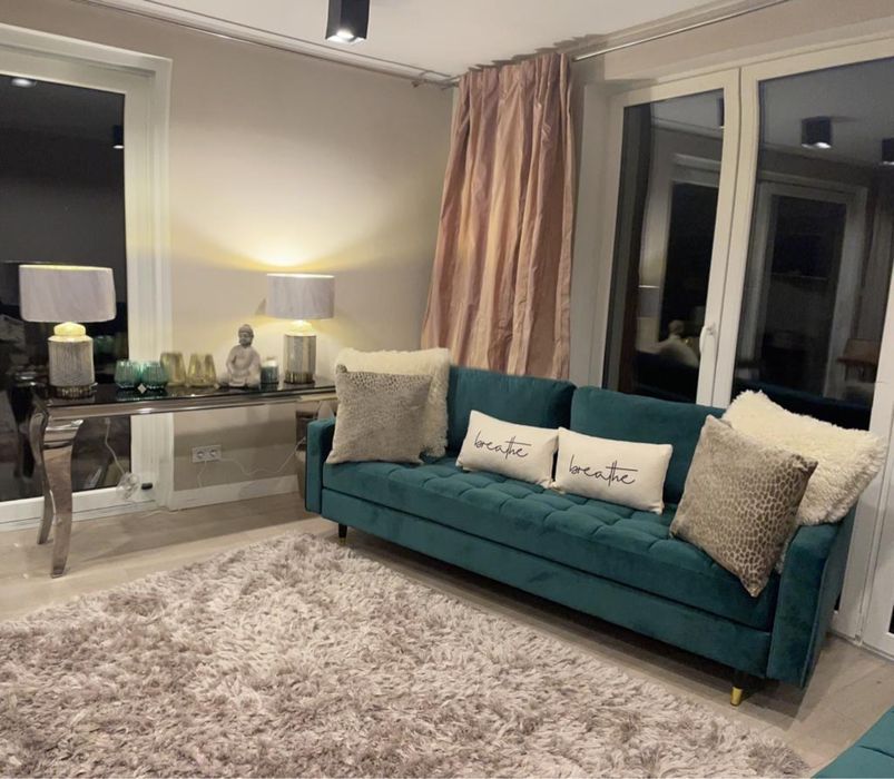 kanapa sofa wersalka zielona ciemnozielona butelkowa zieleń dekoracja