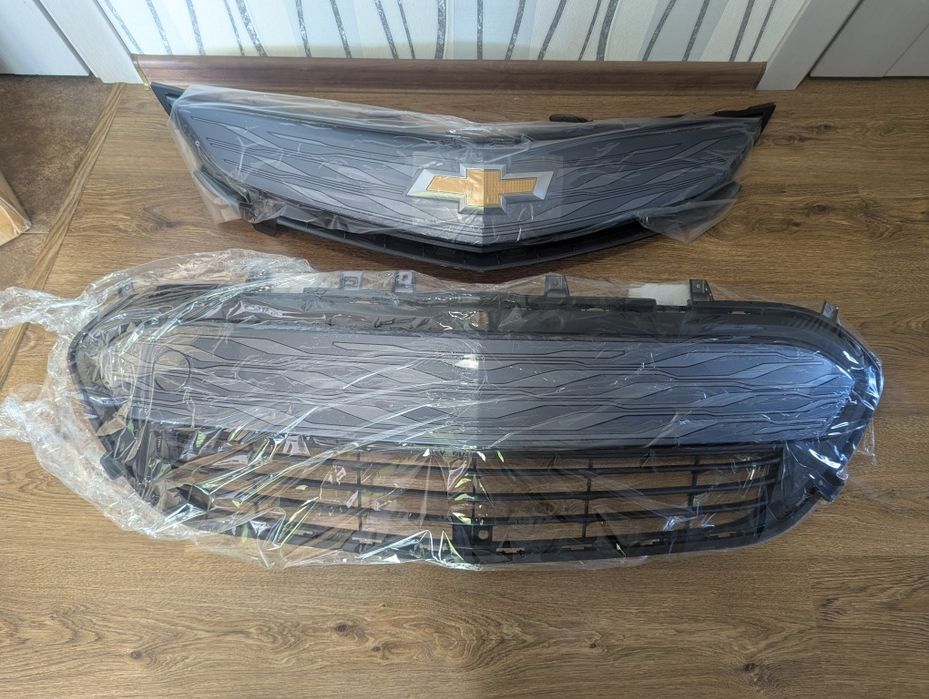 Решітка радіатора Chevrolet Bolt EV 17-21 сіра