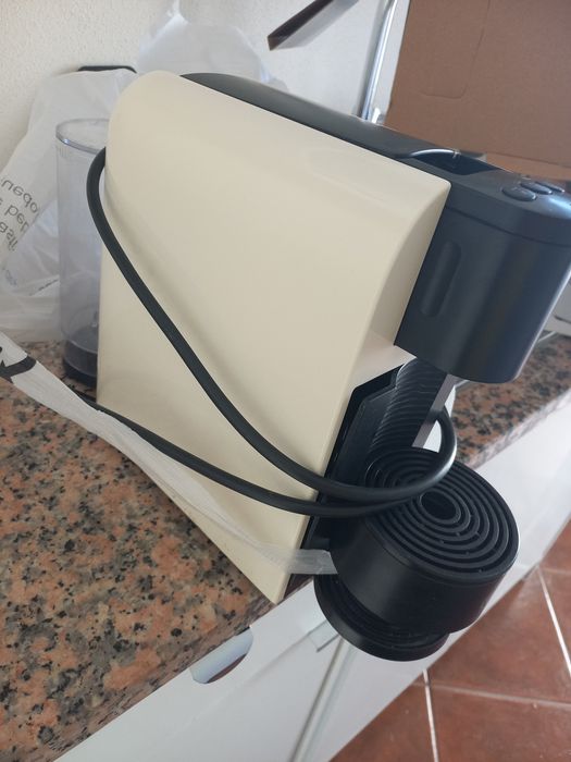 2 maquinas de cafe  nespresso  e pingo doce