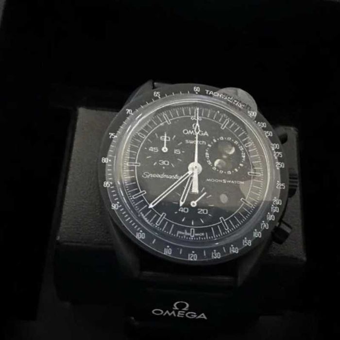 Omega x Swatch - Mission de phase de lune noire Snoopy - SO33B700