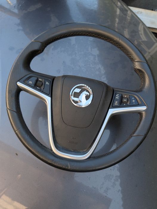 Подушка airbag руля 13275647 opel Insignia a