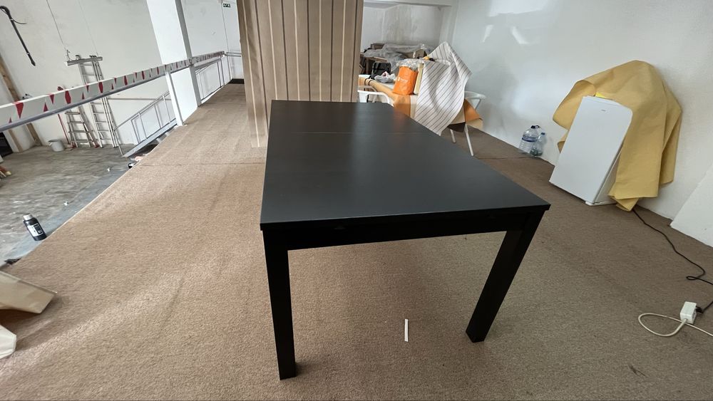Vende- se Mesa de madeira forte