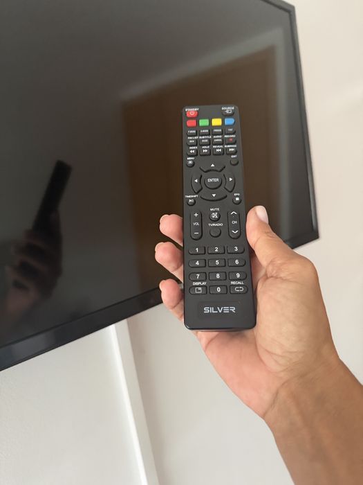 Tv smart 32”  Silver