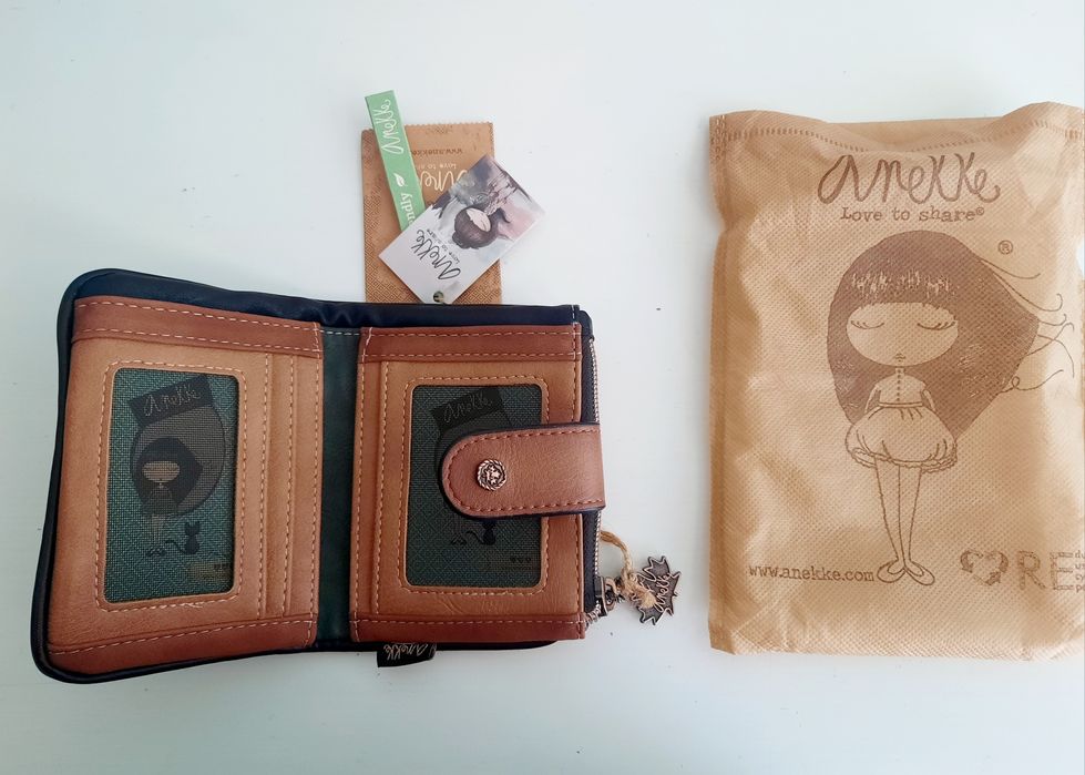 Carteira NOVA e C/ETIQUETA, da Anekke - Coleção "The Florest"