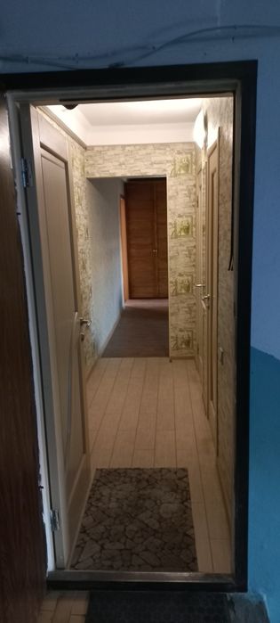 Продам 3-х кімнатну квартиру на Перемоги, 107