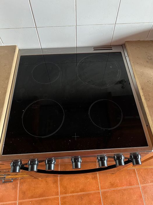 Fogão elétrico Indesit IS67V5PHX/E