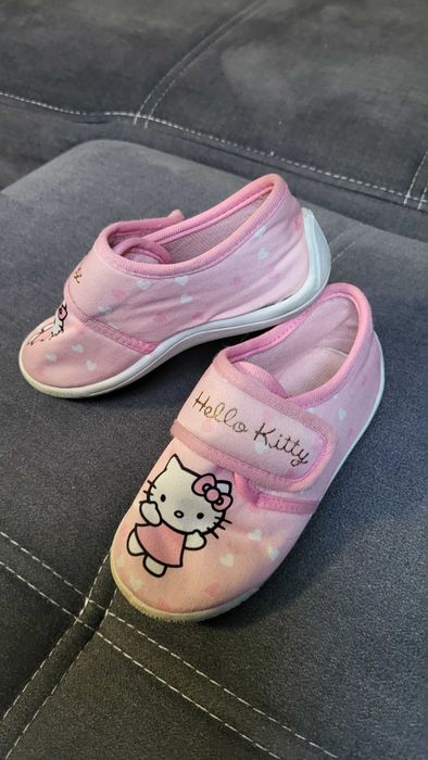 Ciepłe kapcie Hello Kitty - rozmiar 27 - noszone 3 tygodnie. Stan bdb