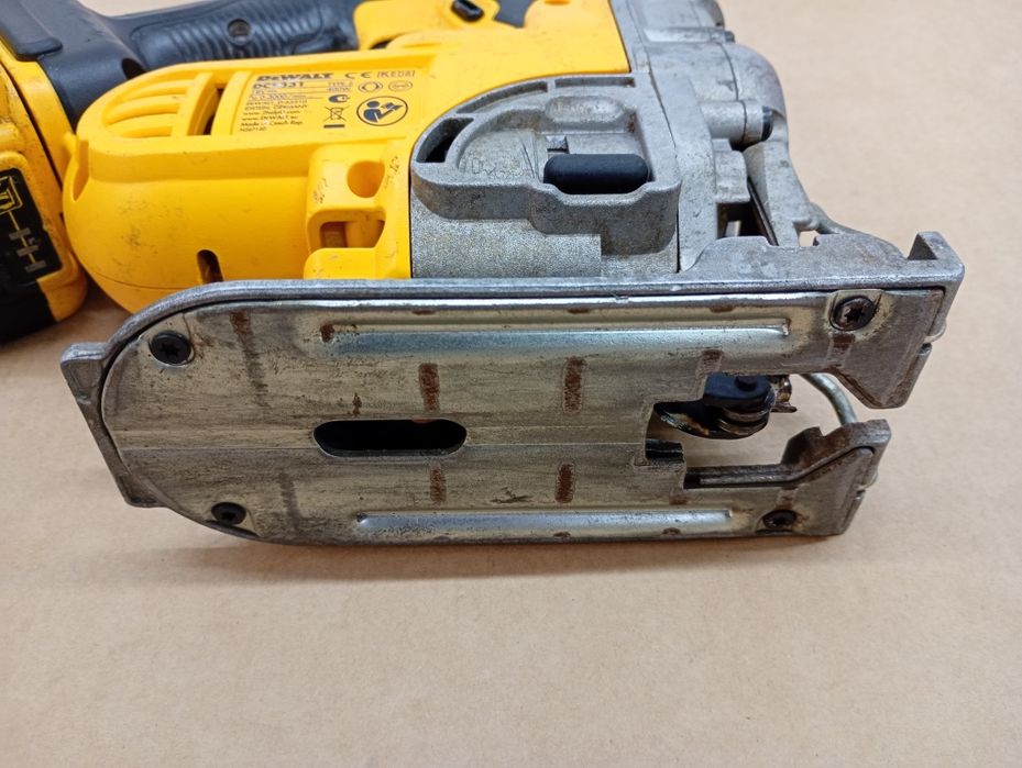 Wyrzynarka DeWalt DCS331