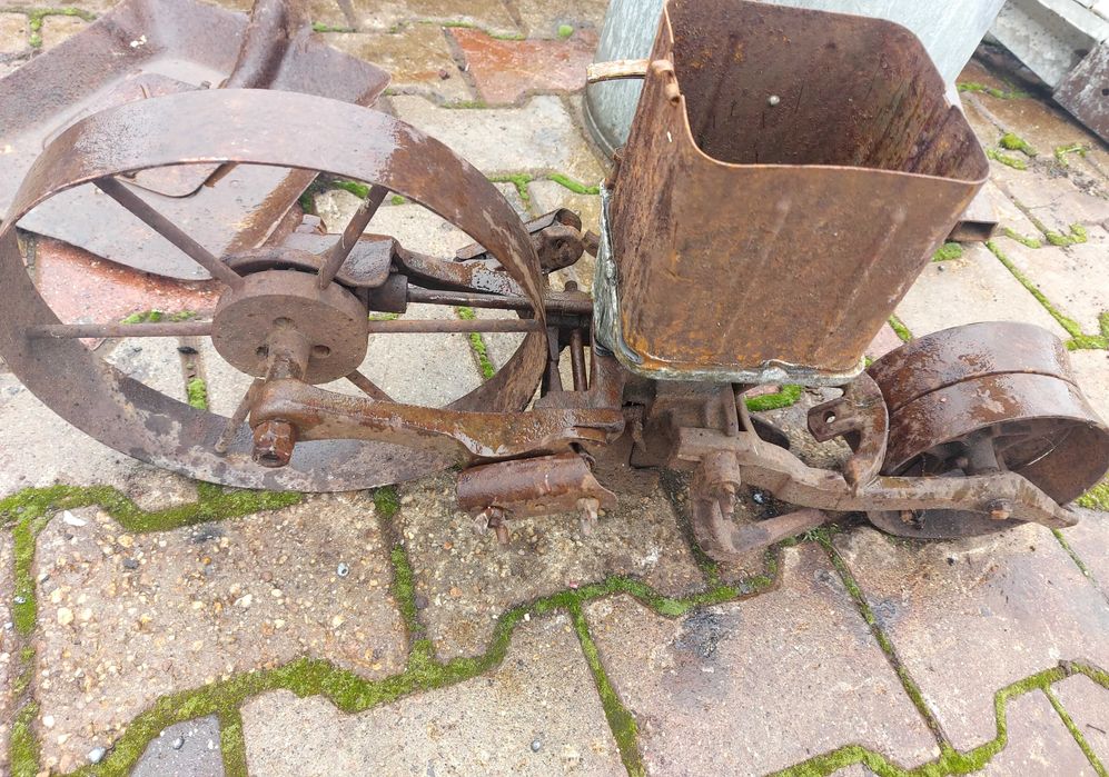 Siewnik ręczny przedwojenny