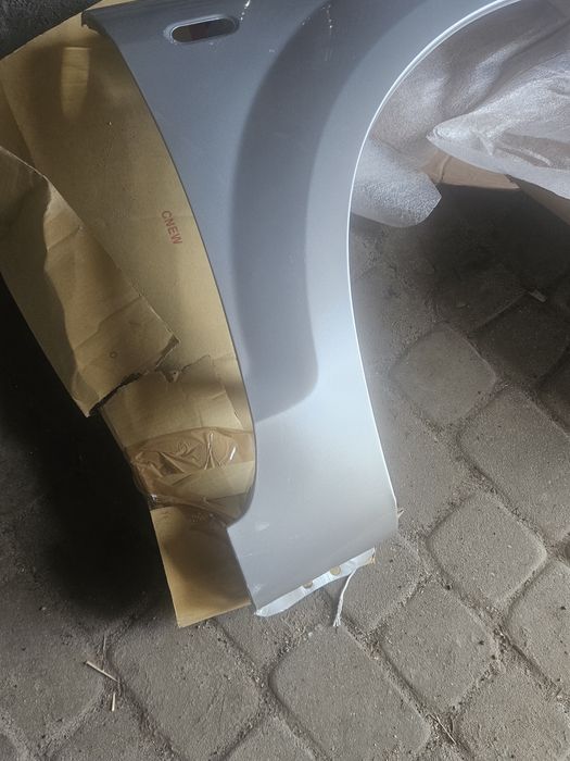 Błotnik prawy przód Ford Focus mk2